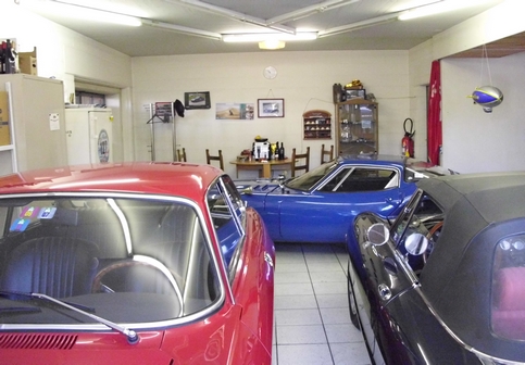 Véhicules à l’intérieur du Garage Michel Schäppi